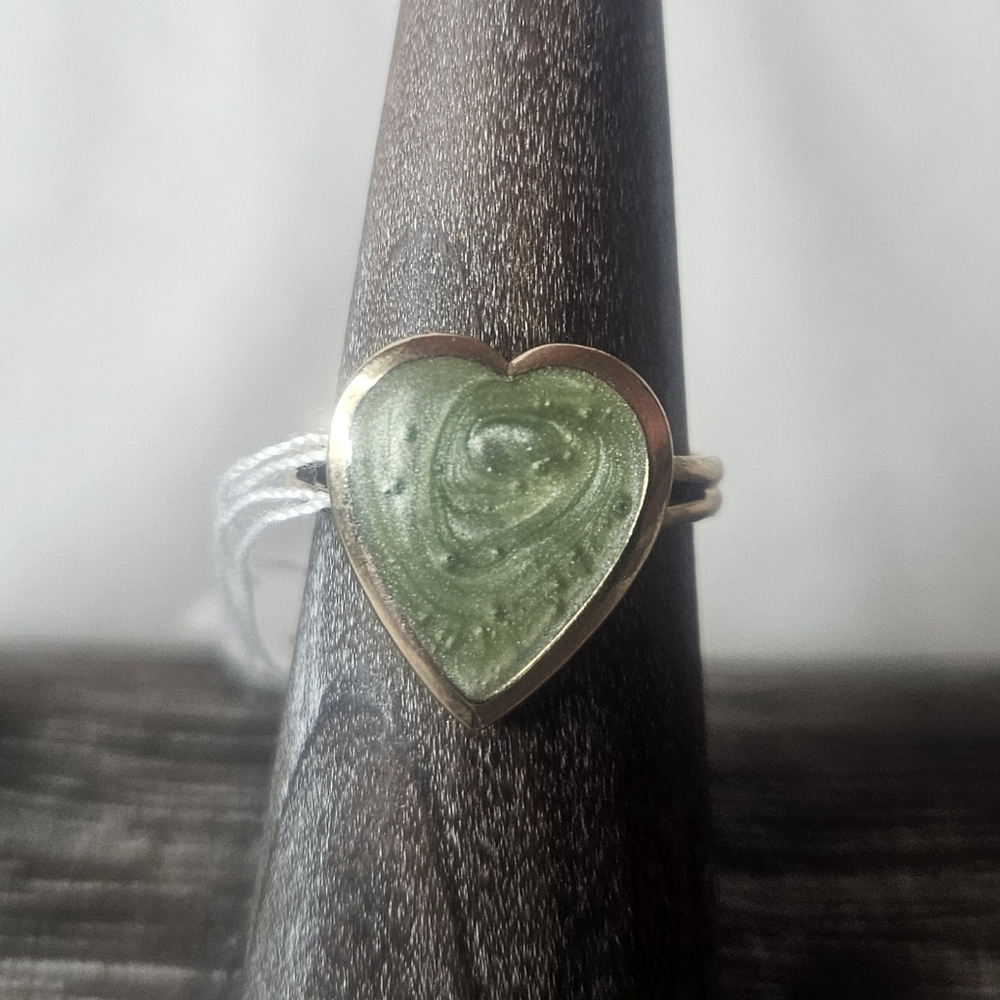 Vintage 1980s Heart Enamel Adjustable Ring – Gold Tone Retro Statement NOS